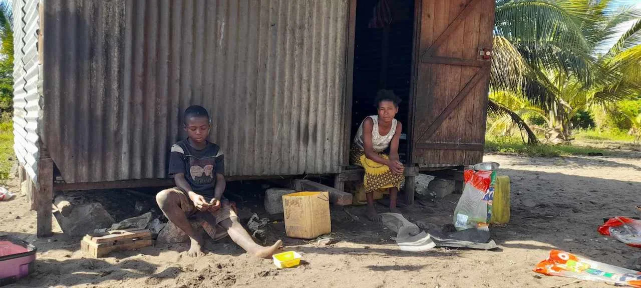 Bedürftige Menschen aus Madagaskar von Projektentwickler für Gebäude von grüner Energie