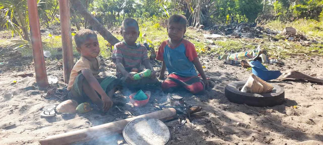 Bedürftige Menschen aus Madagaskar von Projektentwickler für Gebäude von grüner Energie