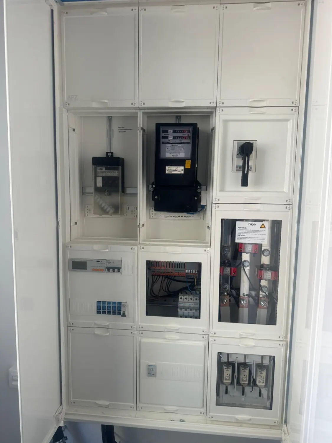 Photovoltaikanlage von Projektentwickler für Gebäude von grüner Energie